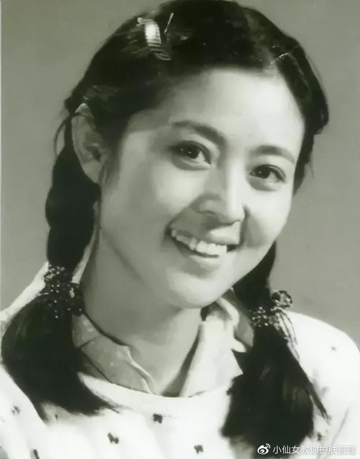 高中毕业后,刘仪伟进入歌舞团,经过一年的不懈奋斗,年仅23岁便获得了