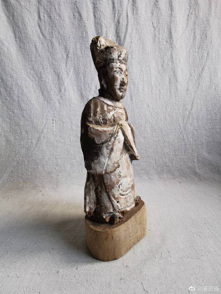 南北朝时期木雕男俑