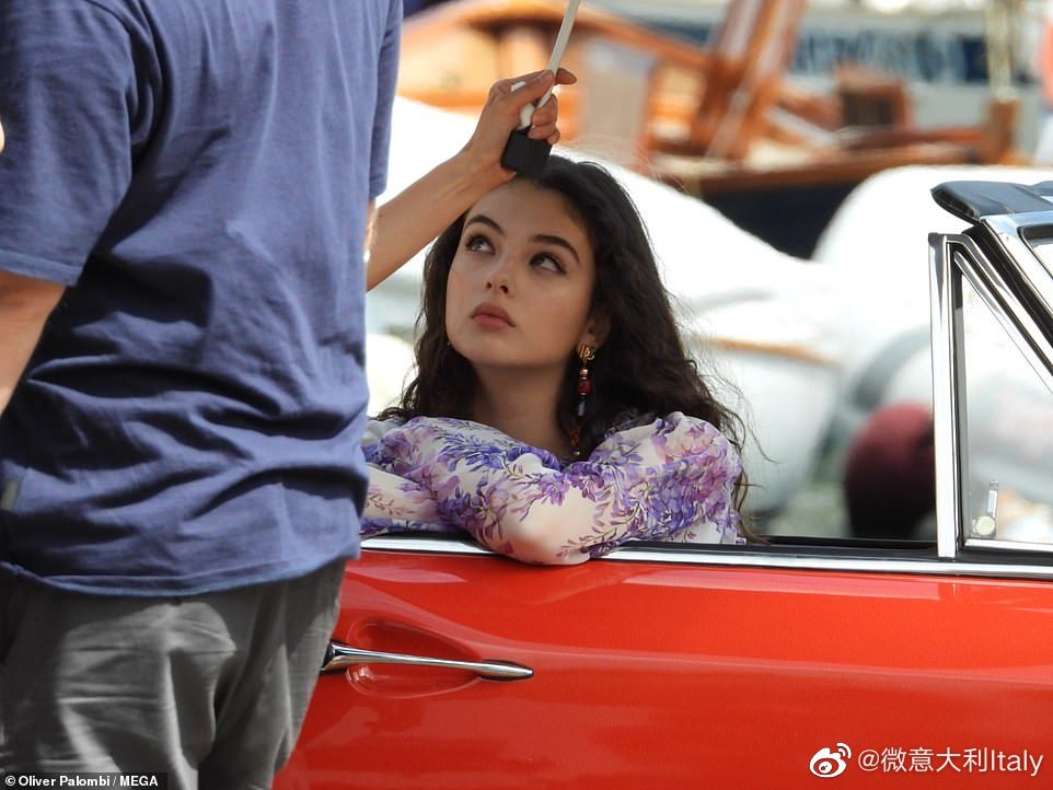 莫妮卡贝鲁奇和前夫文森特·卡索16岁的女儿deva