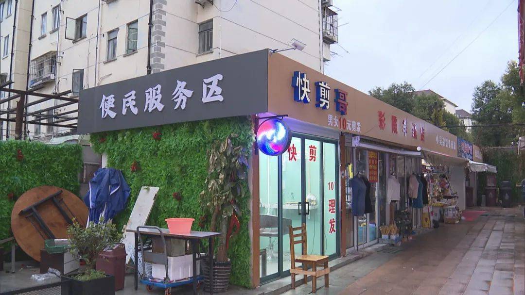 既“洋气”又有“烟火气”！洋超市入驻浦东“小菜场”【爱申活暖心春】休闲区蓝鸢梦想 - Www.slyday.coM