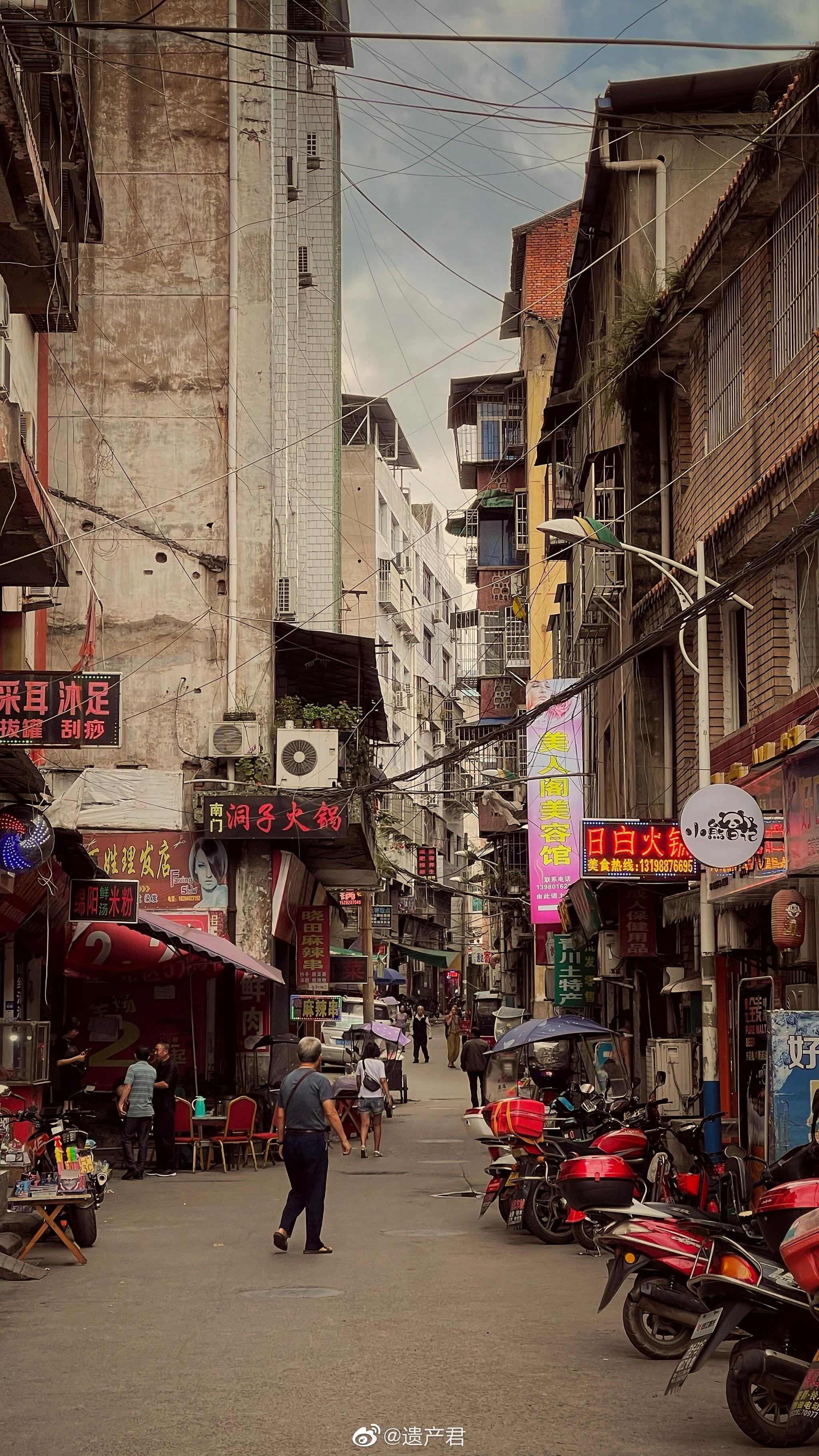 四川剑阁县普安镇保留了很多8090年代的房子