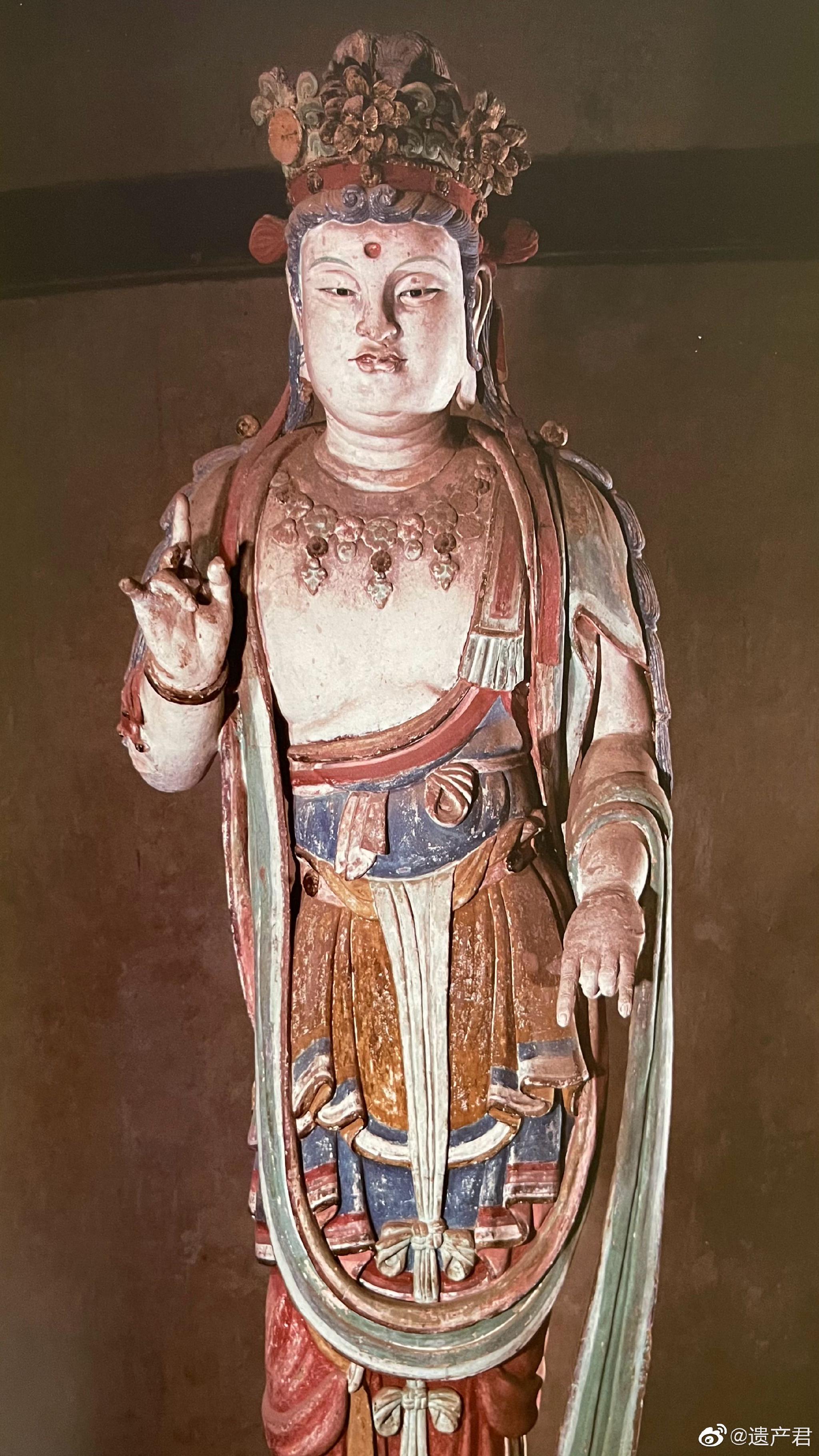 山西五台县南禅寺大佛殿里的唐代彩塑