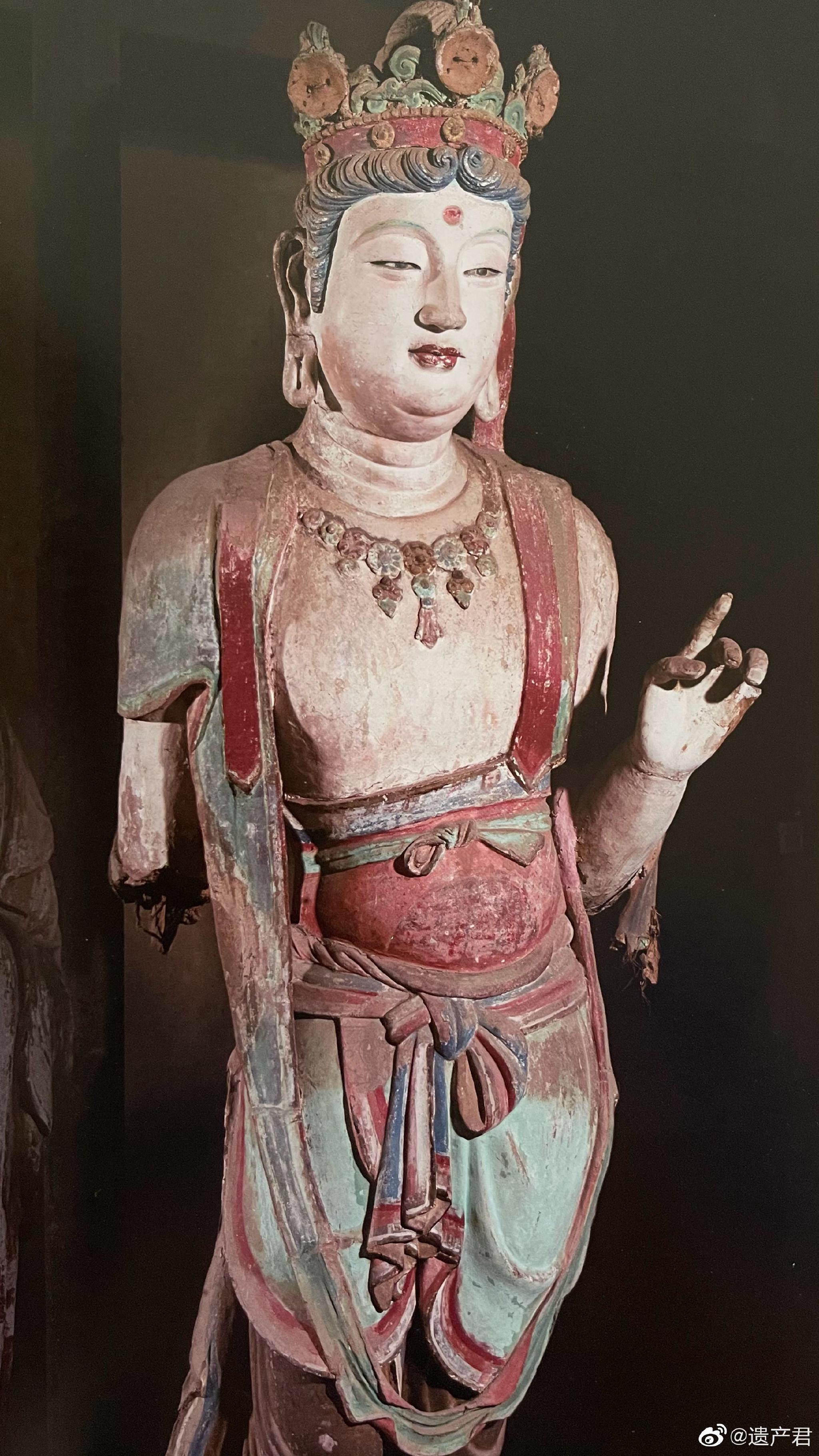 山西五台县南禅寺大佛殿里的唐代彩塑