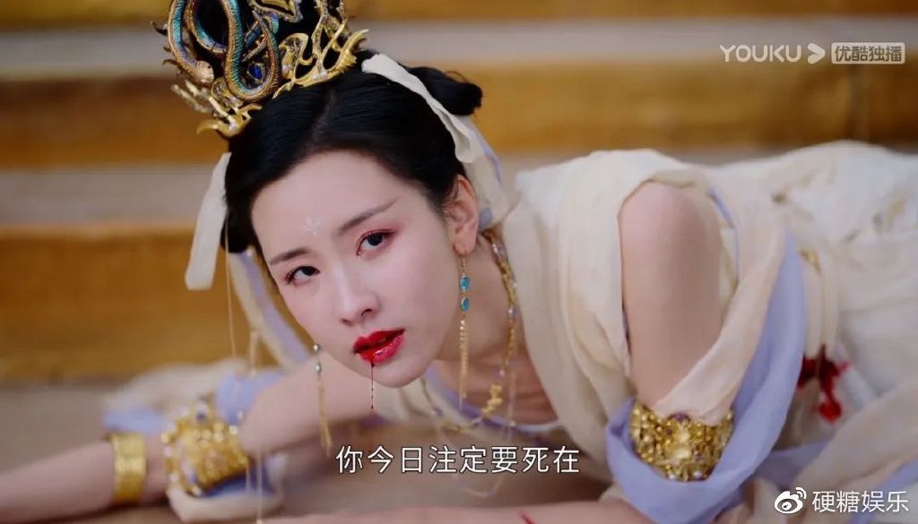 在景国盛国的故事里,陈都灵饰演的叶冰裳是高门贵族叶家的庶女,看似