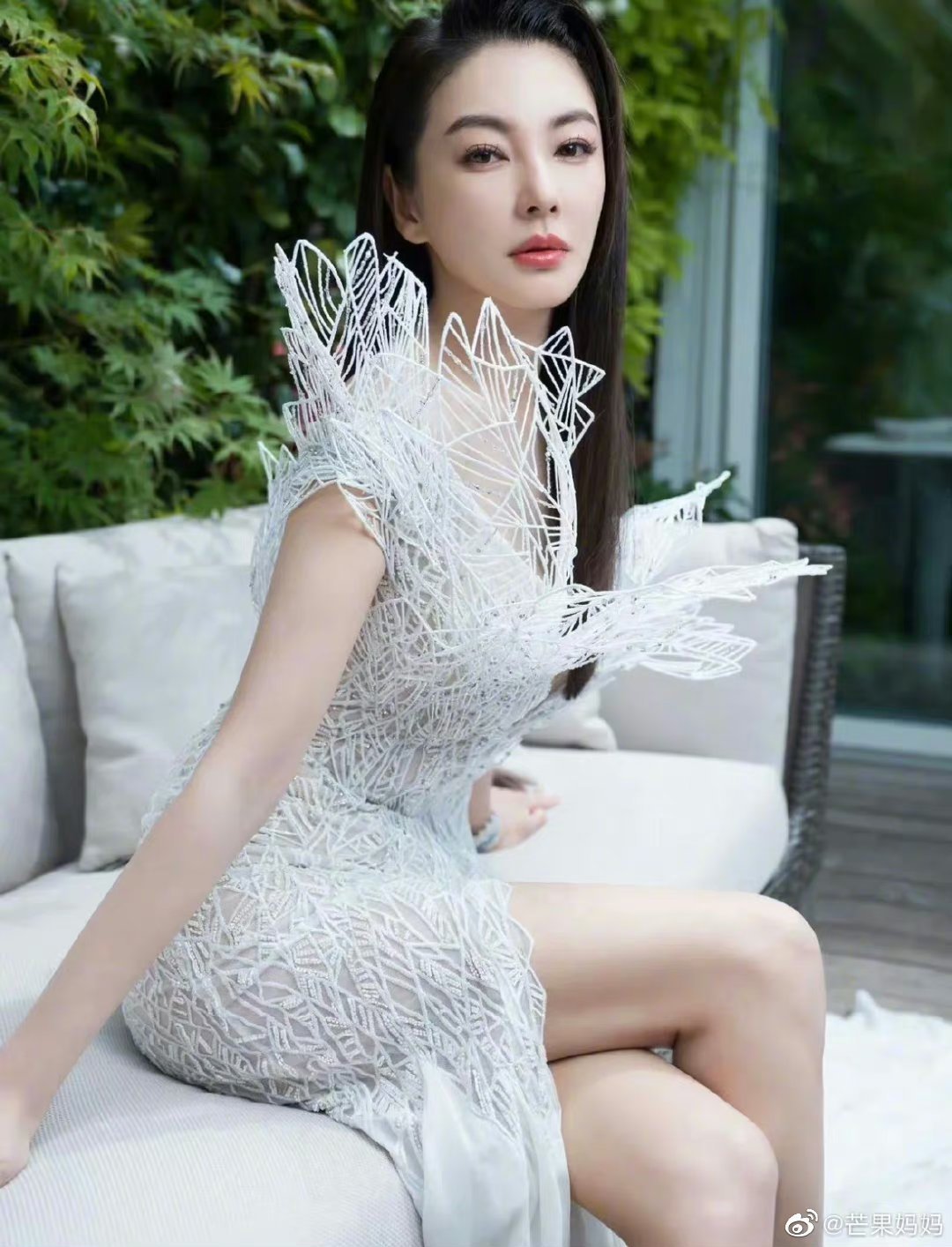 张雨绮在戛纳红毯的第二套3D打印裙造型……__财经头条