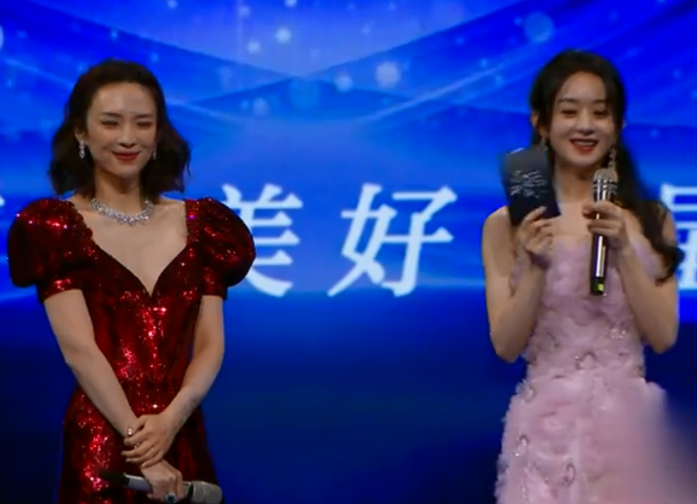 都说赵丽颖开始显老,当她和章子怡同框,气质居然略胜一筹