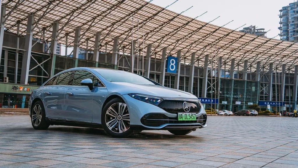 试驾奔驰eqs这就是百万级电车的快乐