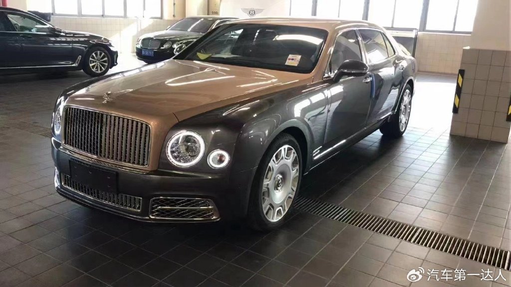 宾利旗舰慕尚ewb 四座加长版,双拼外观搭配