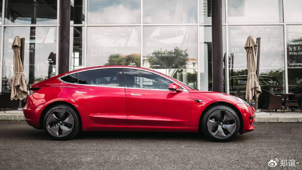 新款特斯拉Model 3在希腊充电起火！-model3充电桩买7kw还是11kw