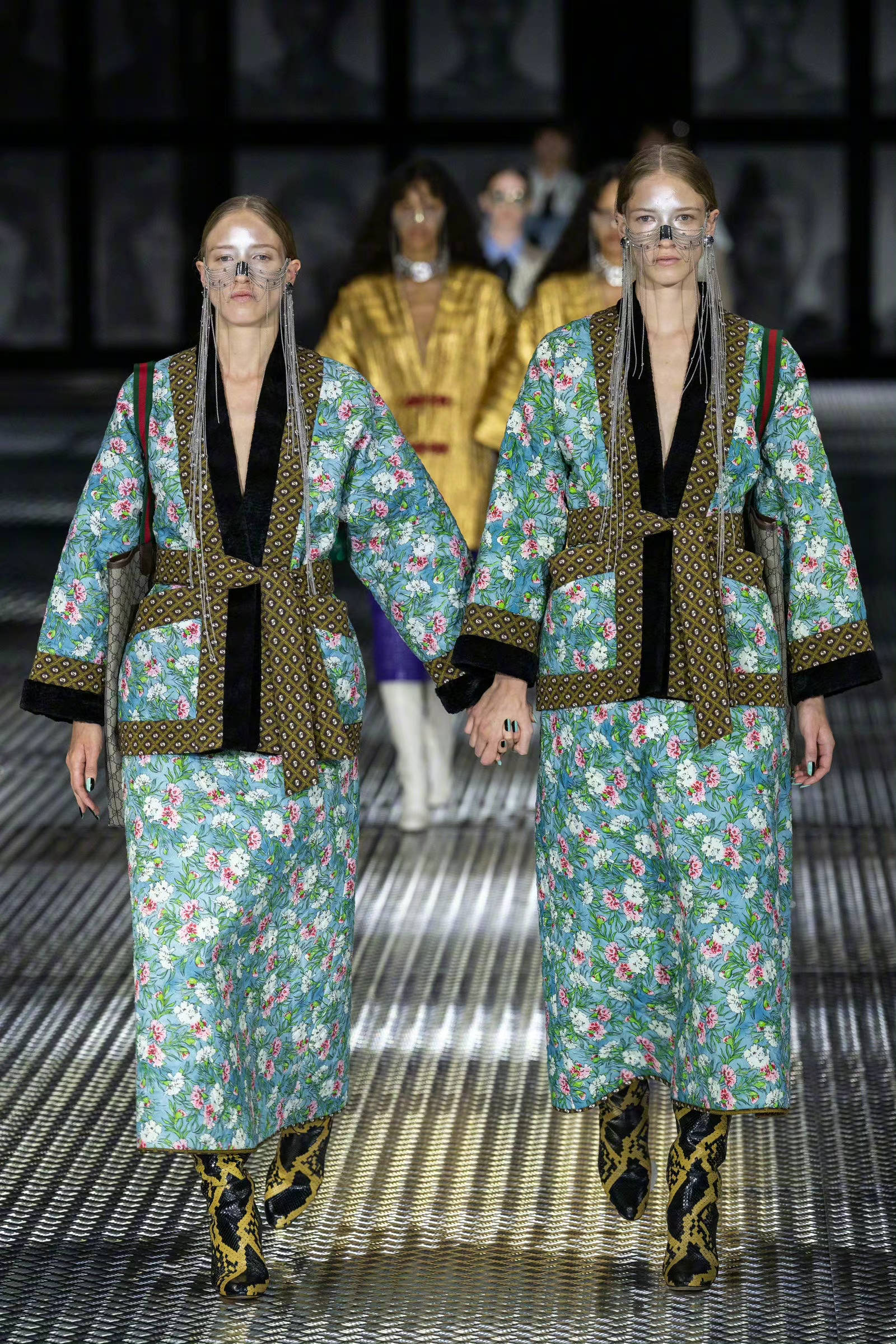 Gucci2023春夏系列的“中国风”服装……