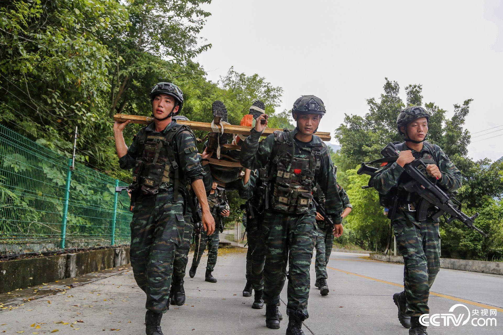 武警河池支队:特战队员上演"水陆追击"大战锤炼制胜本领