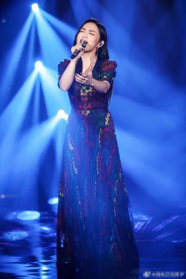 发型糟造型显胖又显矮!离开歌手的百万造型师,徐佳莹的星味全无