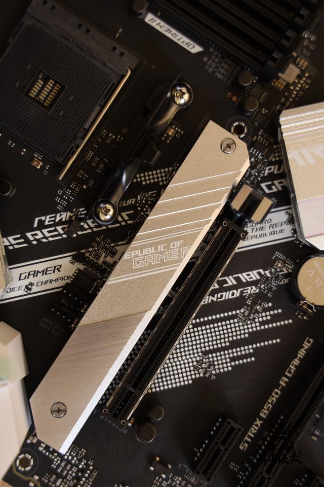 华硕b550吹雪主板开箱:被颜值征服,更被战力攻陷