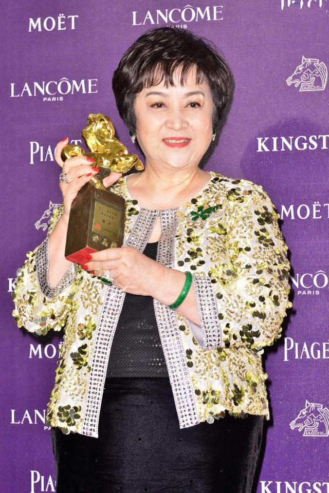 甄珍年轻时有多美?美得连曾经的琼瑶女神林青霞都自愧不如!