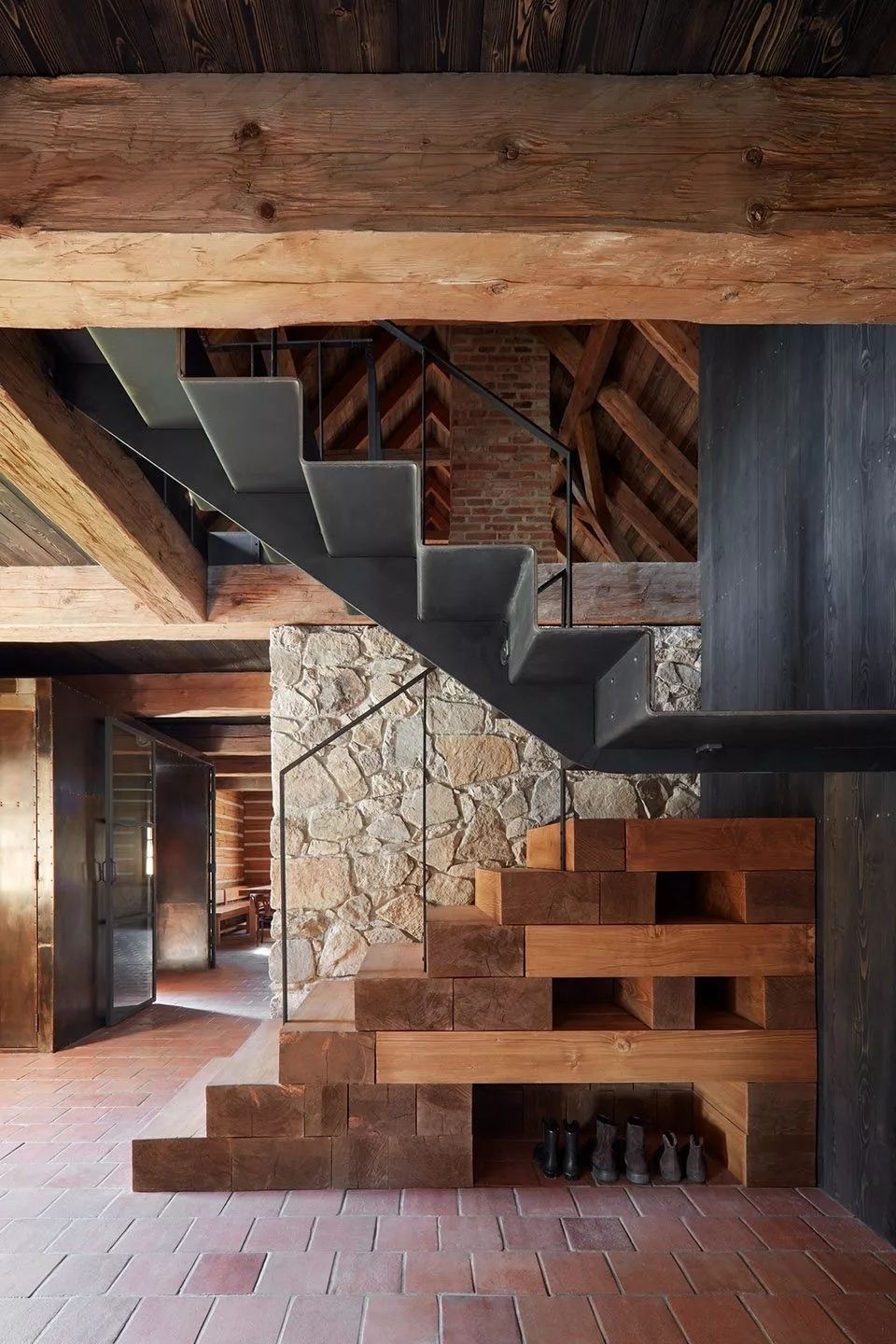 老仓库改建的住宅,宽敞明亮,质朴无华