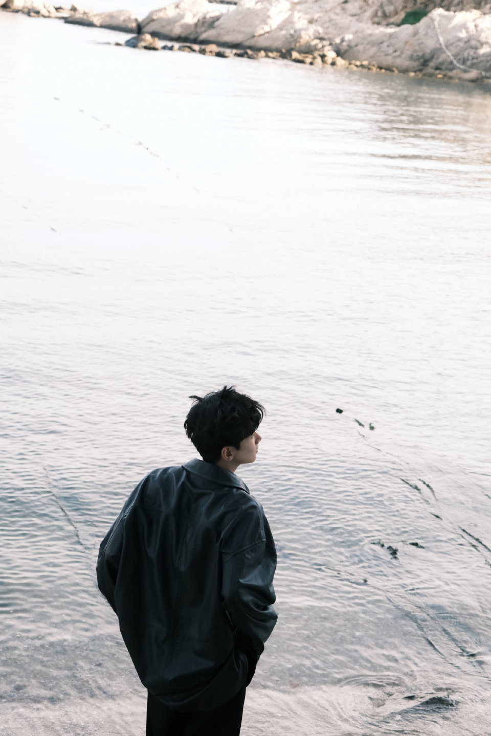 白敬亭 x mini bazaar 海边少年|白敬亭|少年_新浪新闻