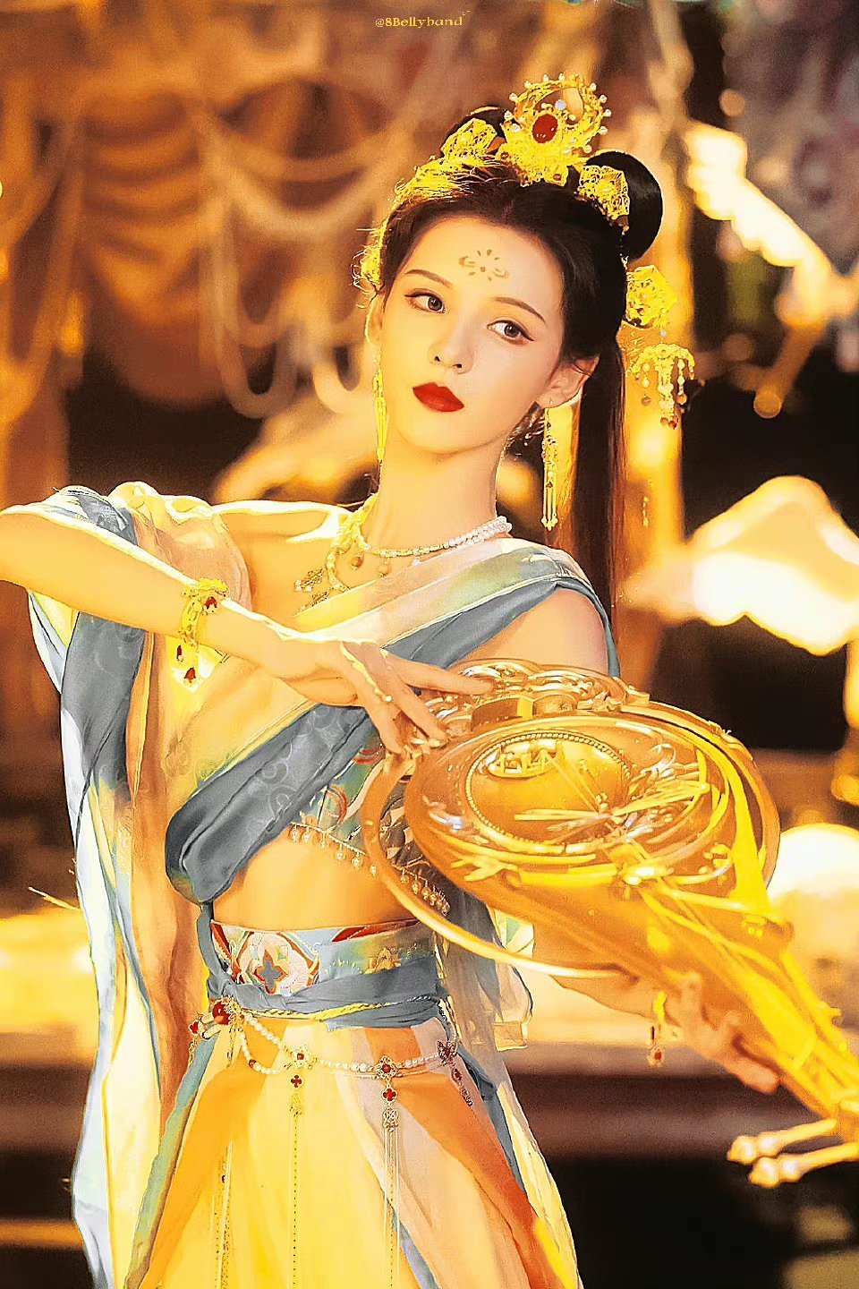 女明星的敦煌风造型 张予曦,宛若敦煌壁画里走出的仙女!__财经头条