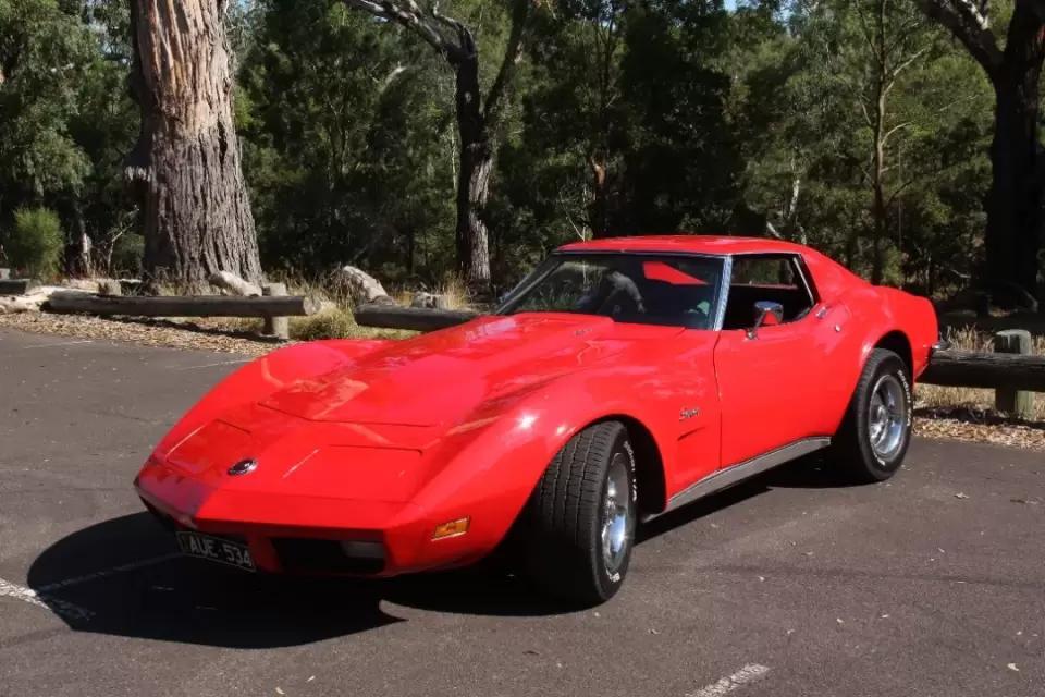 开一辆1973款科尔维特c3身体受虐灵魂愉悦