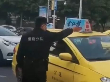 男子进医院停车，被门卫告知没有车位，强行将车停门口锁车离开休闲区蓝鸢梦想 - Www.slyday.coM