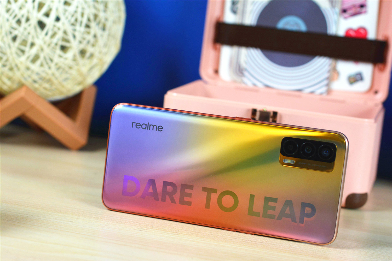 realmev15新机评测amoled屏幕千元机也支持50瓦充电