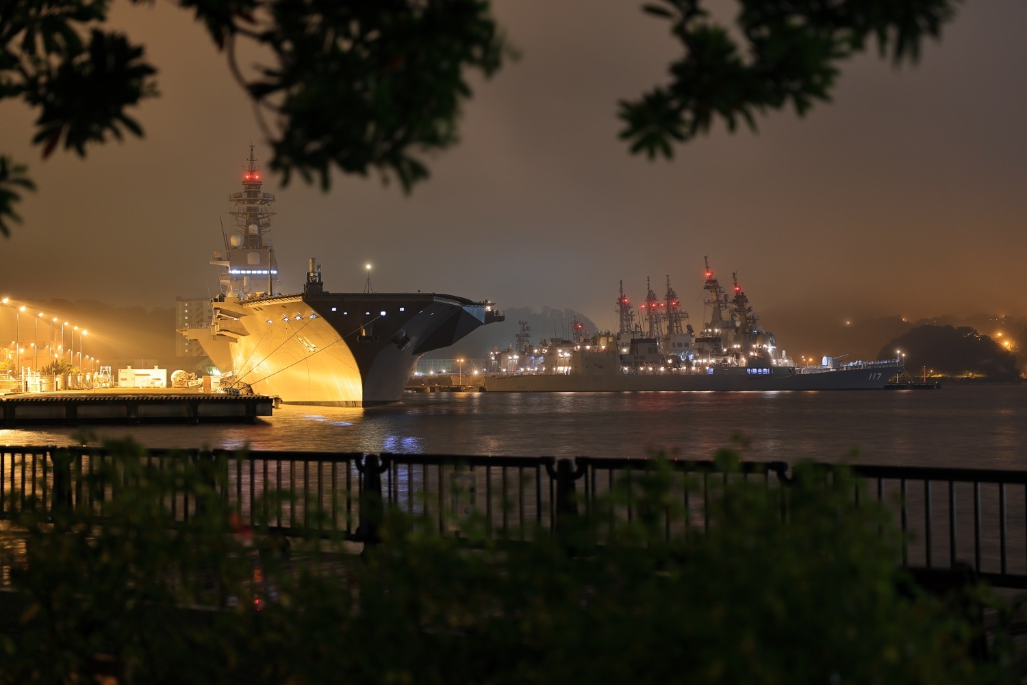 日本海自"加贺"号准航母夜景