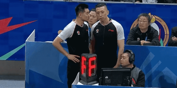 京粤大战!出现4大争议判罚,球迷:宋厚禄快点离开cba