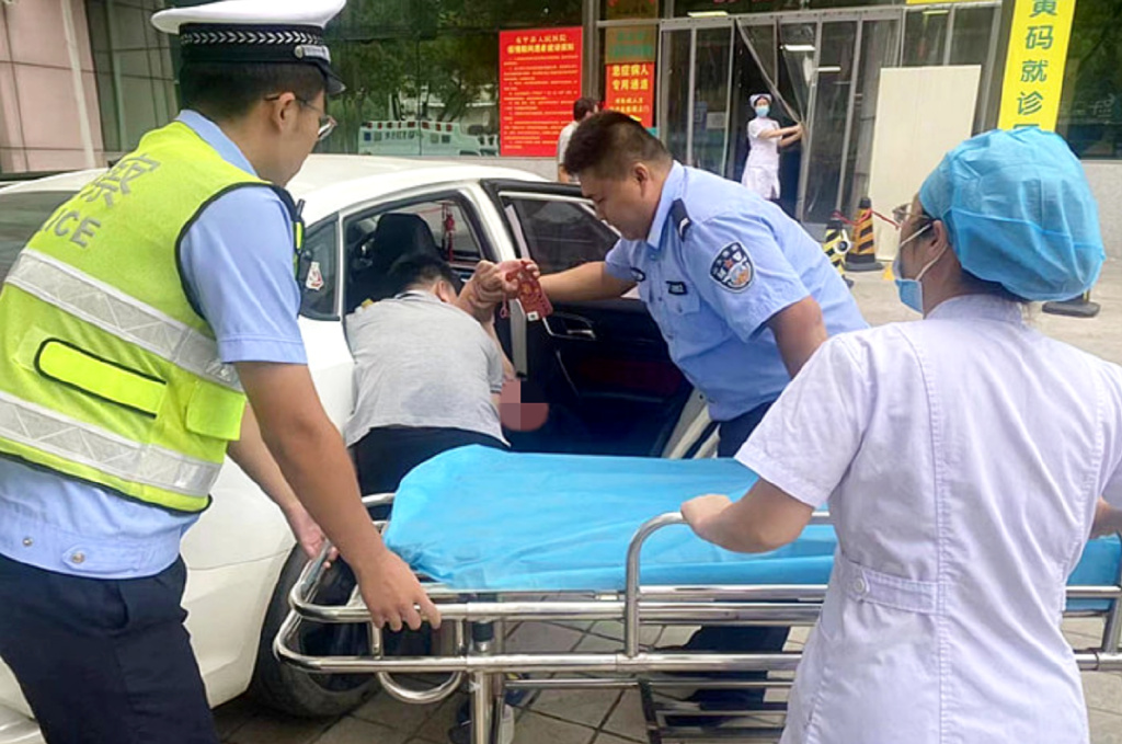 暖心!孕妇羊水破裂,东平交警紧急救助送医!__财经头条