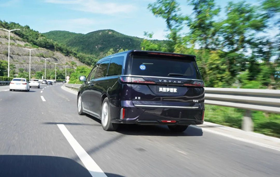 纯电动MPV对决，荣威iMAX8 EV对比岚图梦想家纯电版