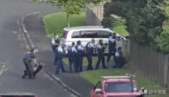 【法治新闻早餐】女公职人员殴打年迈母亲，单位：拘留15日，市纪检已立案休闲区蓝鸢梦想 - Www.slyday.coM