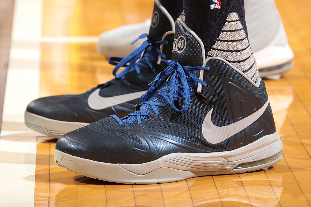 诺维茨基球鞋上脚特写