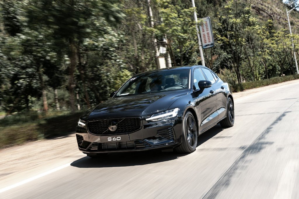 不仅有安全还要有性能试驾沃尔沃s60t8极夜黑限量版