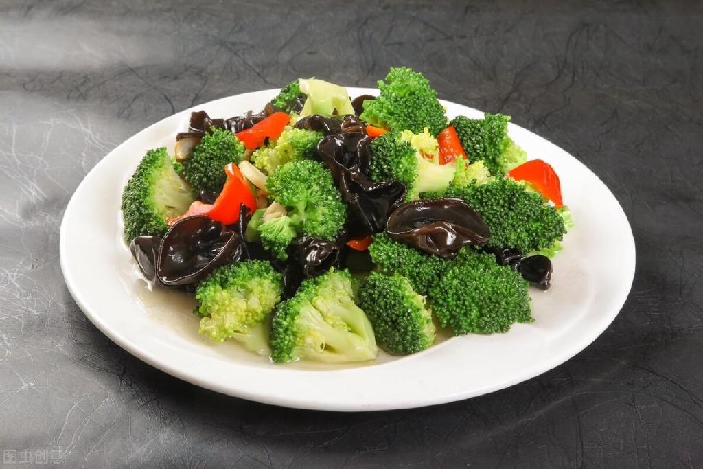 三,西兰花炒木耳.