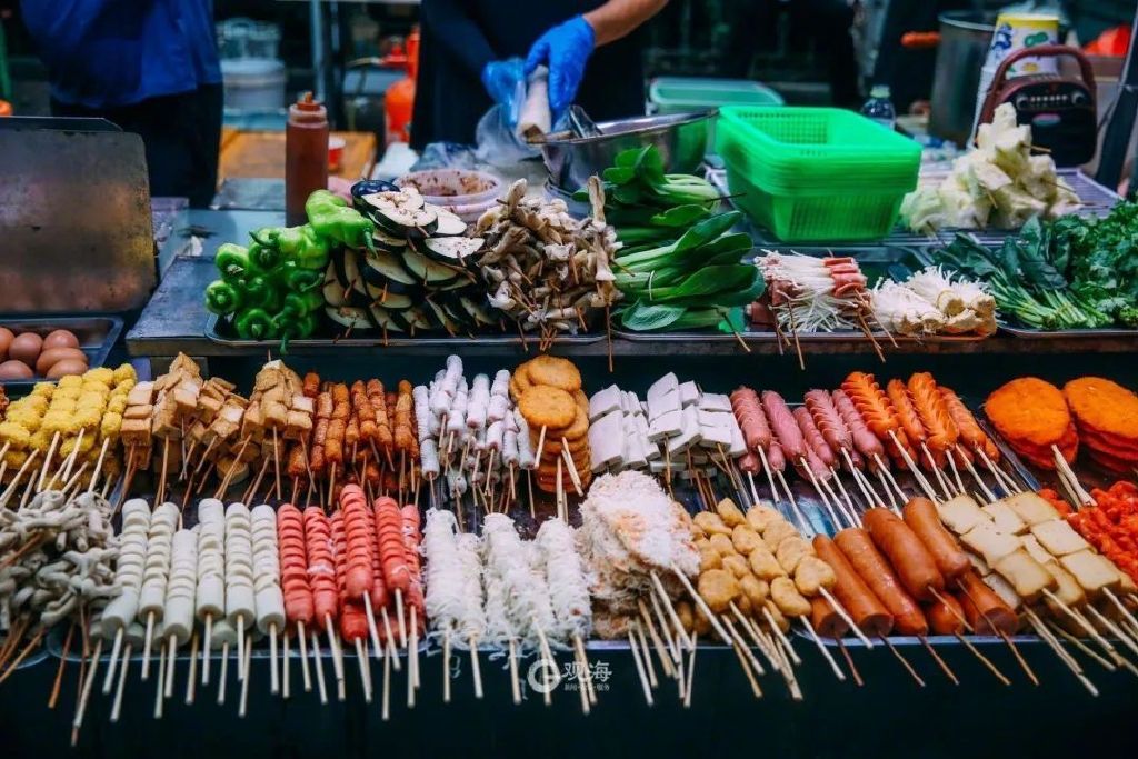 谁能拒绝青岛的夜市！休闲区蓝鸢梦想 - Www.slyday.coM