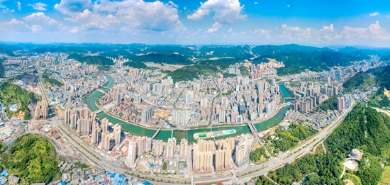 都匀市全景  摄影  卢桃在推进新型城镇化的道路上,都匀市认真贯彻