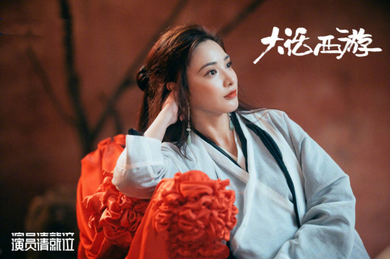 冯绍峰当她的面抽烟，金瀚和她拍吻戏前也抽烟，这个女演员有点惨休闲区蓝鸢梦想 - Www.slyday.coM