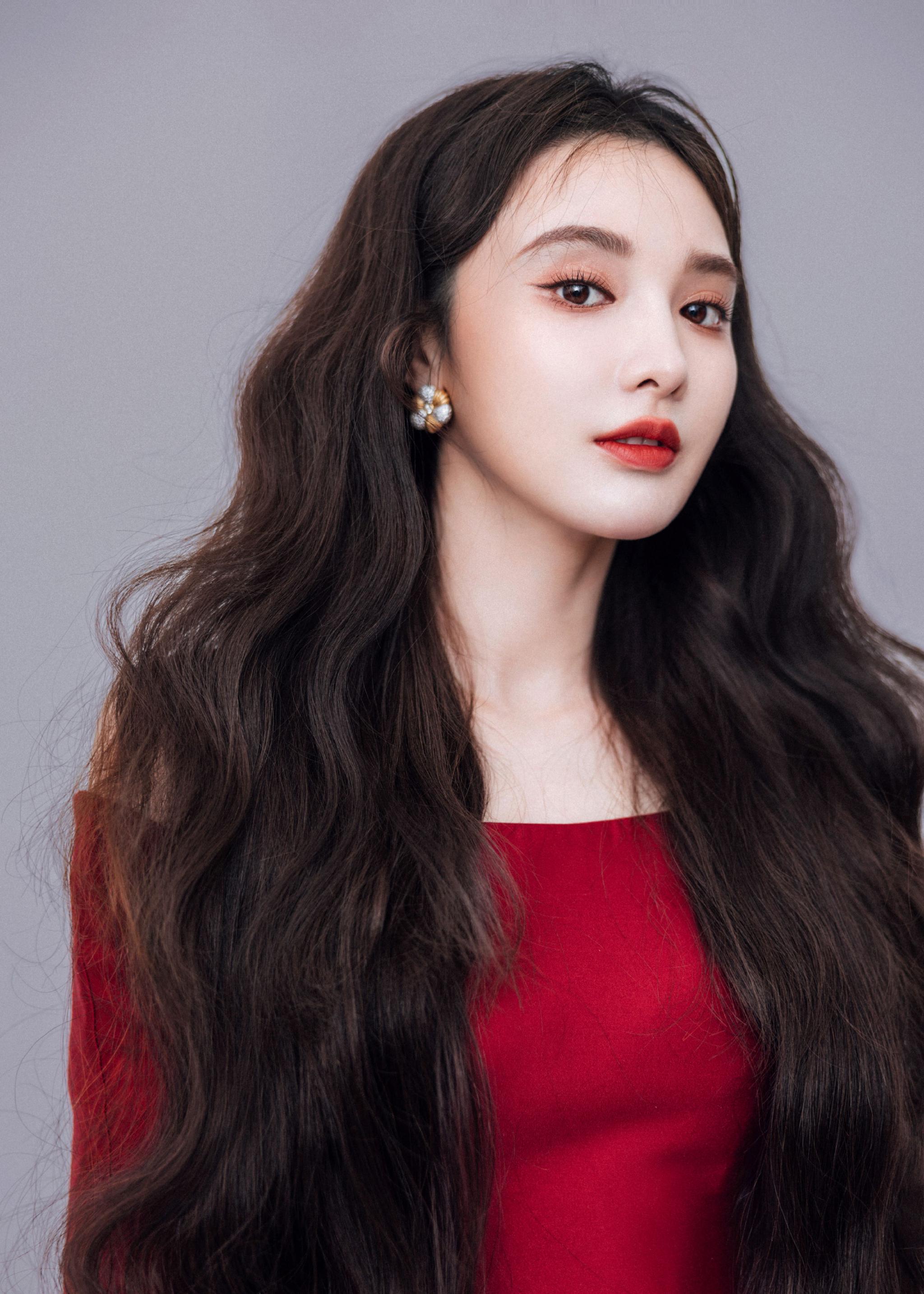 彭小苒亮相央视频直播间,新年祝福收到啦!__财经头条