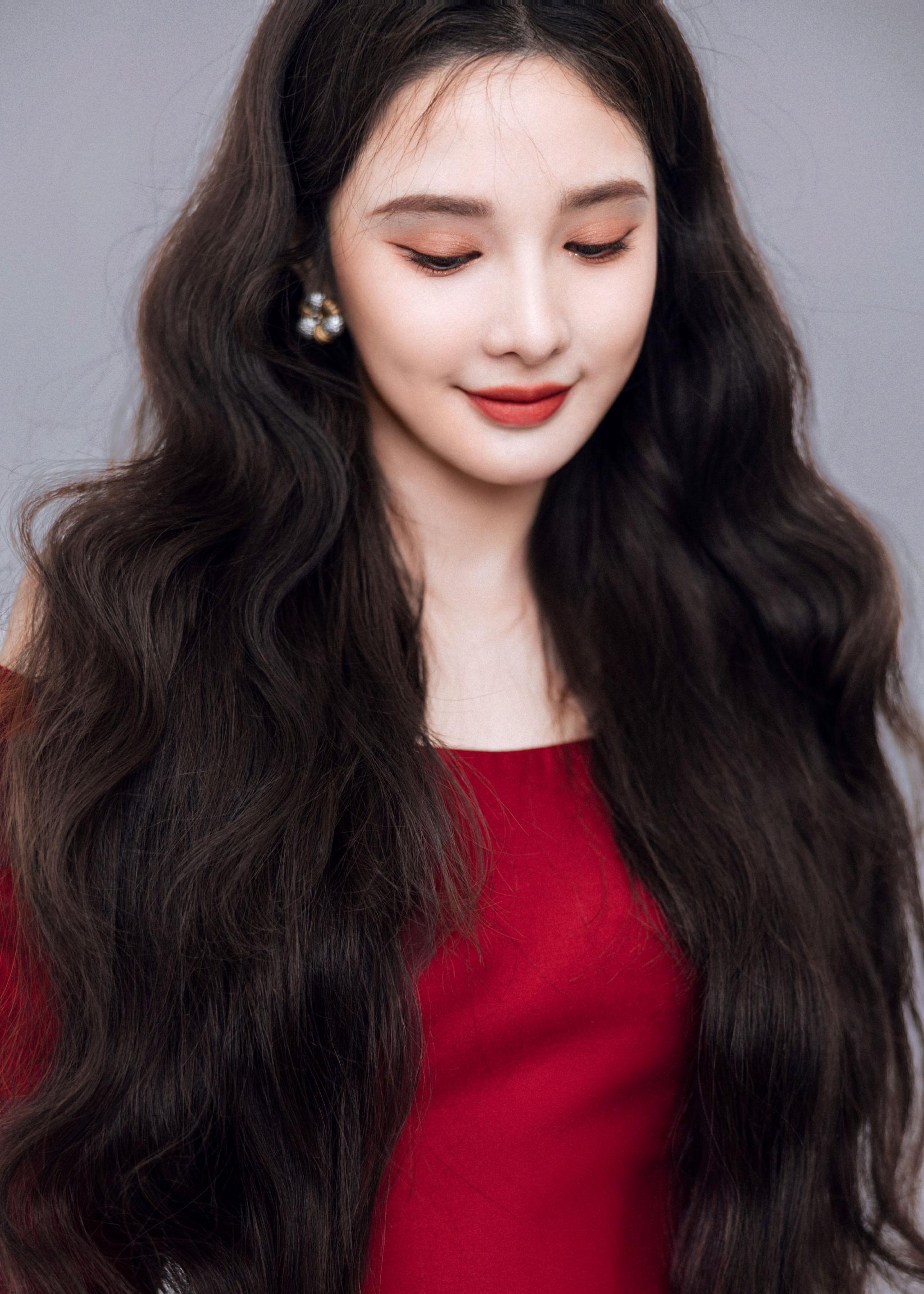 彭小苒亮相央视频直播间,新年祝福收到啦!__财经头条