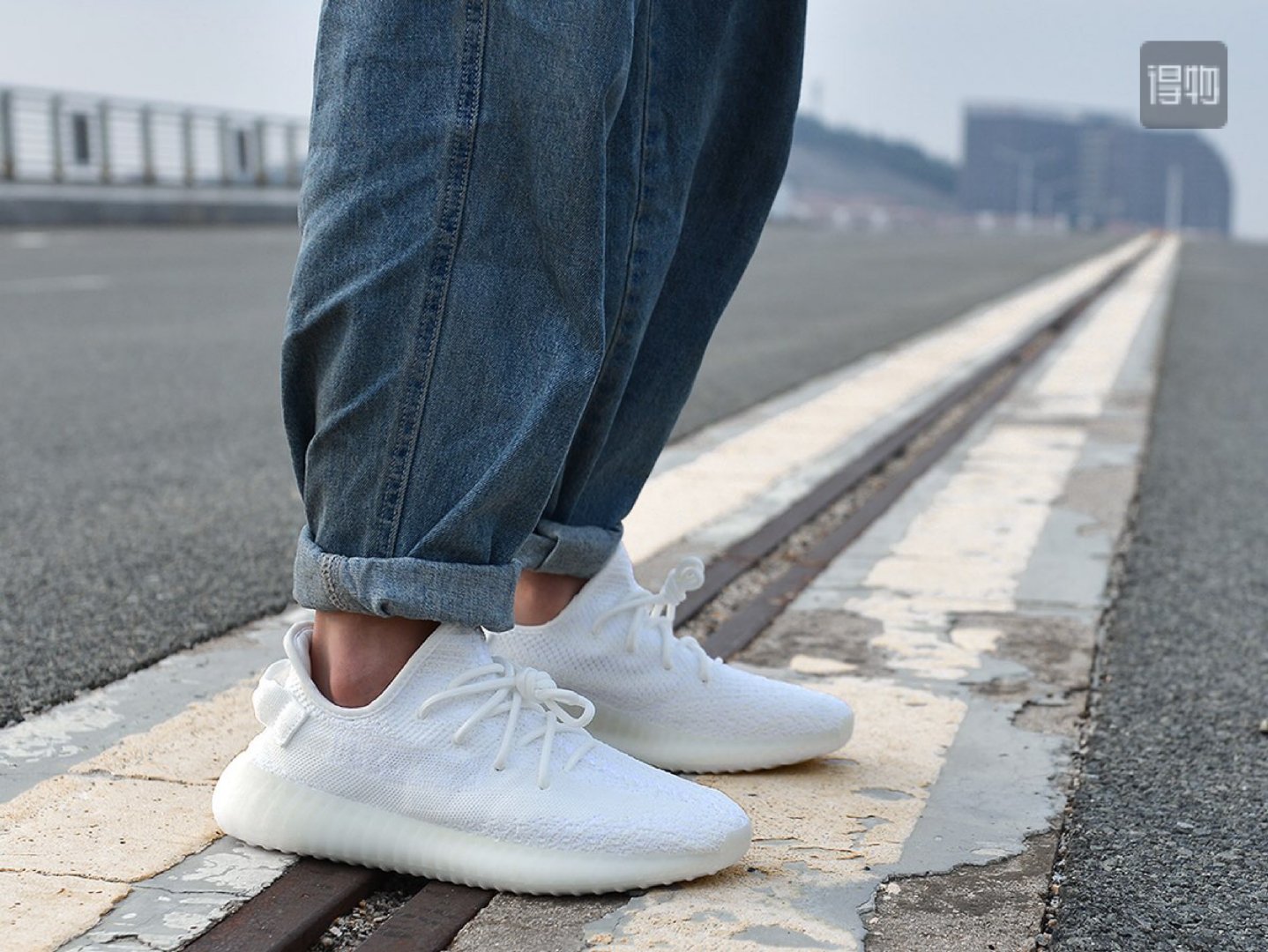 天气热起来,yeezy 350 又可以穿起来了你最近上脚 350 了嘛