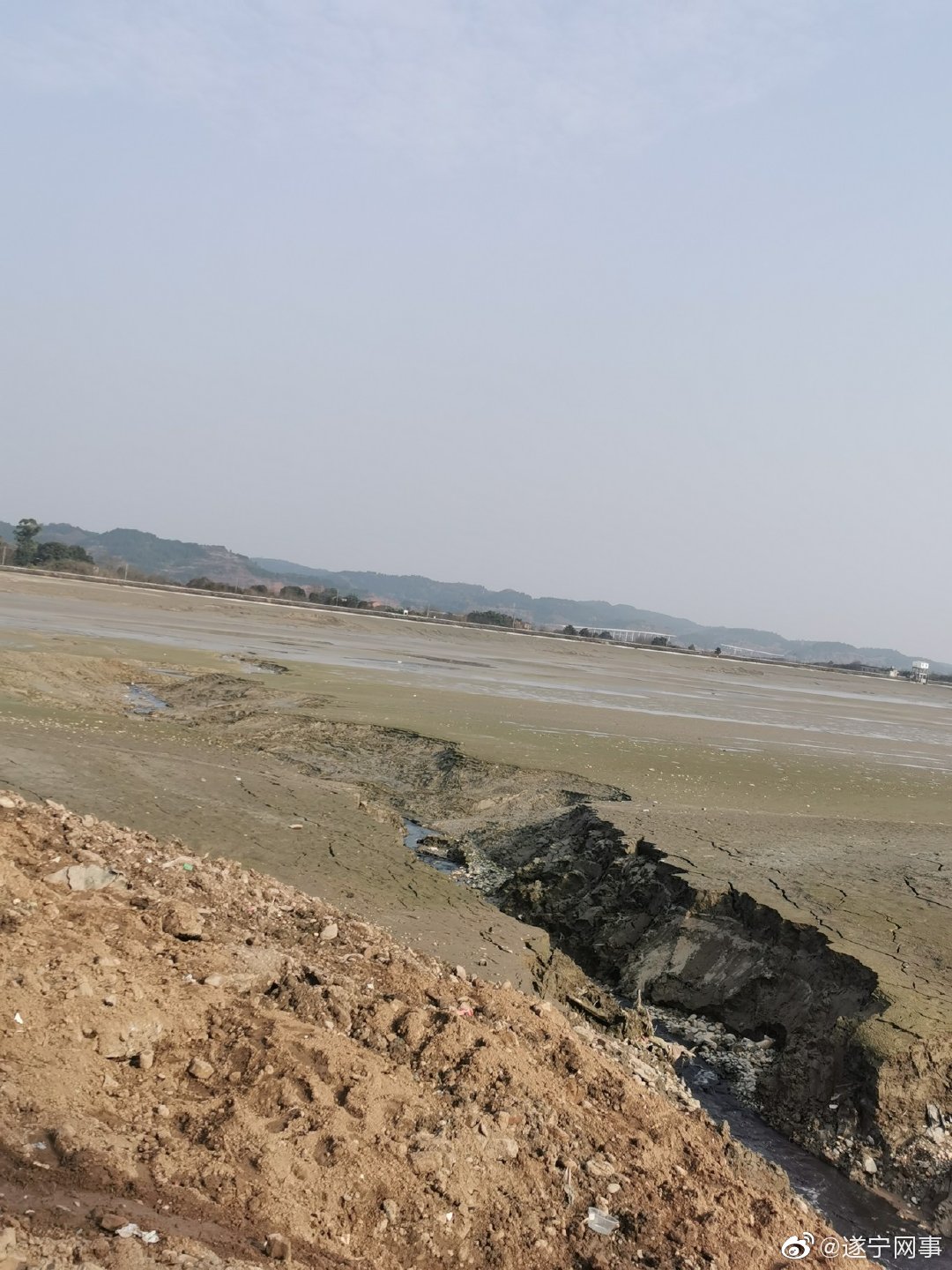 遂宁圣平岛码头明目张胆污水排放