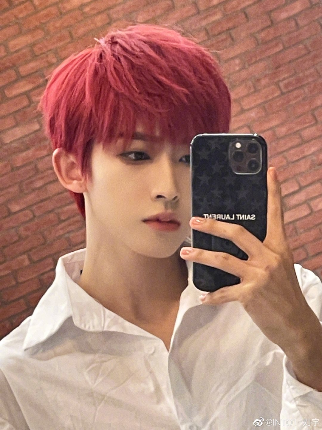 刘宇微博更新:into the fire 红发小宇好绝!