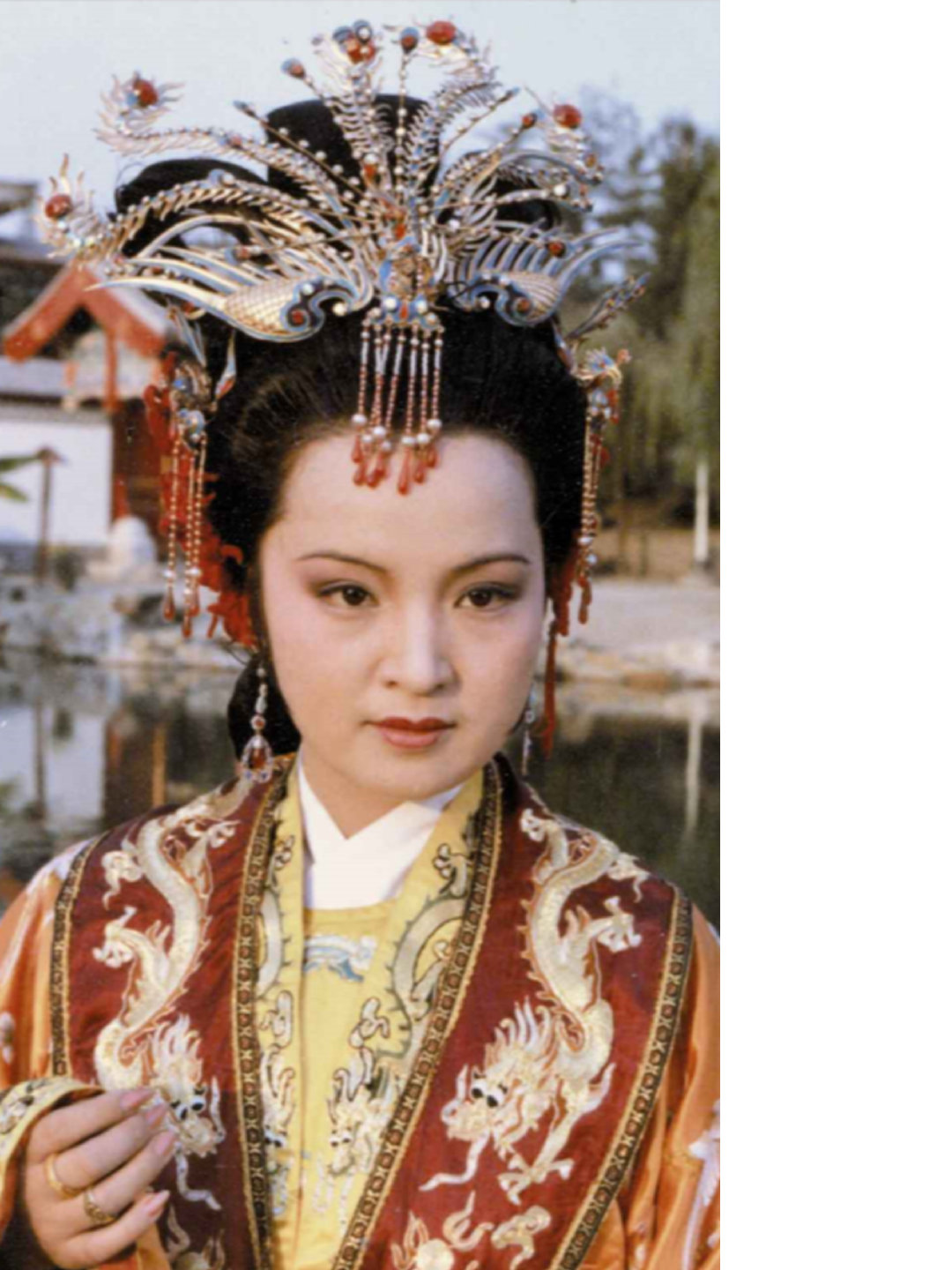 看看87版《红楼梦》里的这些冠饰,就知道以前古装剧有多用心