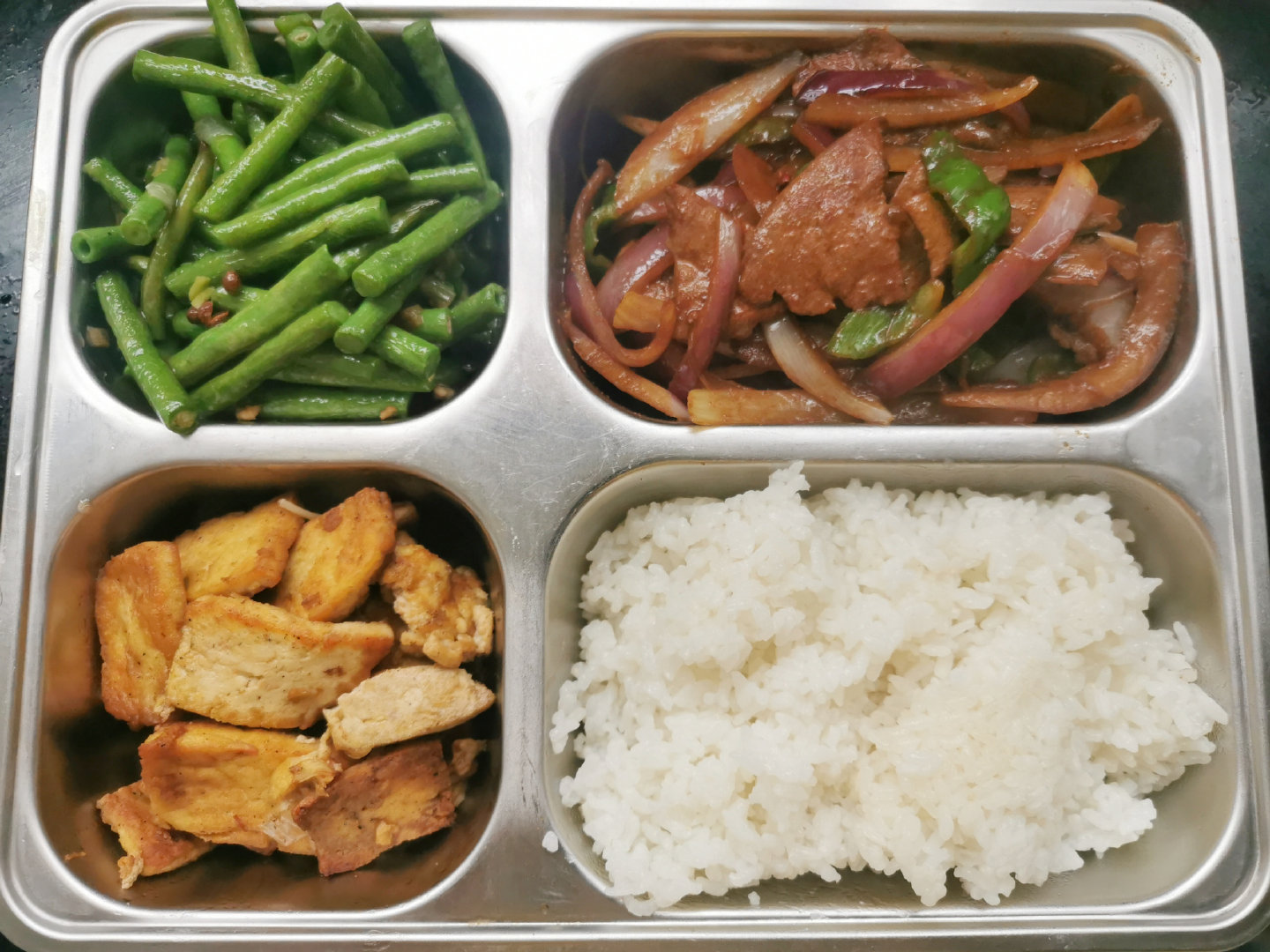 家有小学生午餐不讲究成本不足30元每天不重样吃饱不浪费