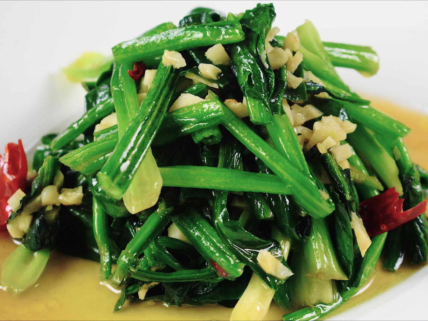 买菠菜要分清尖叶和圆叶差别很大买错不甜爽还涩口