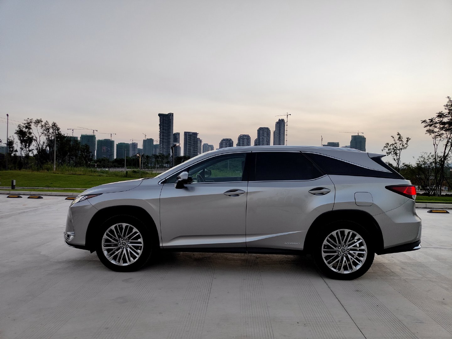 试驾雷克萨斯rx450hl:坚守古典豪华主义