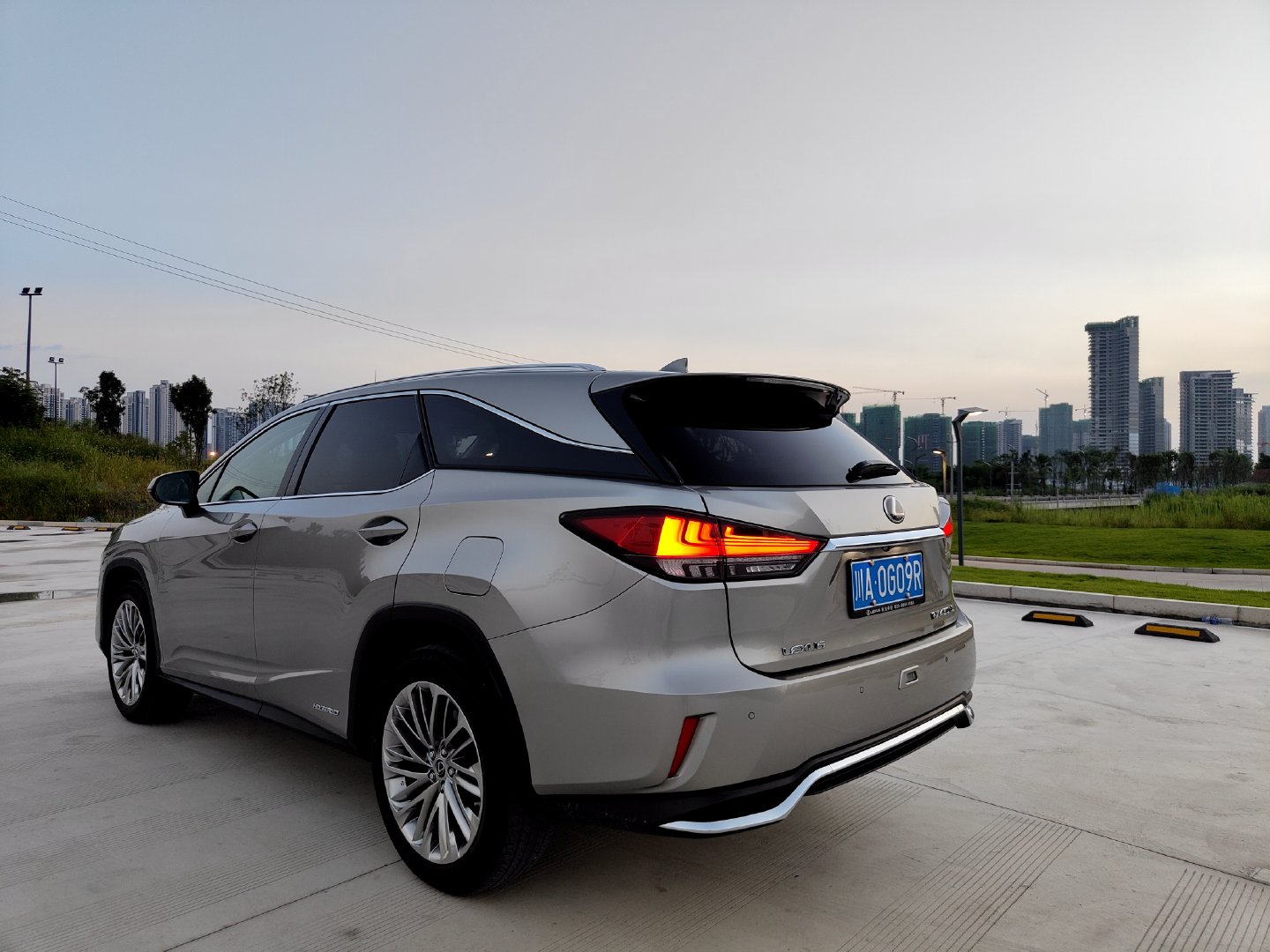 试驾雷克萨斯rx450hl:坚守古典豪华主义