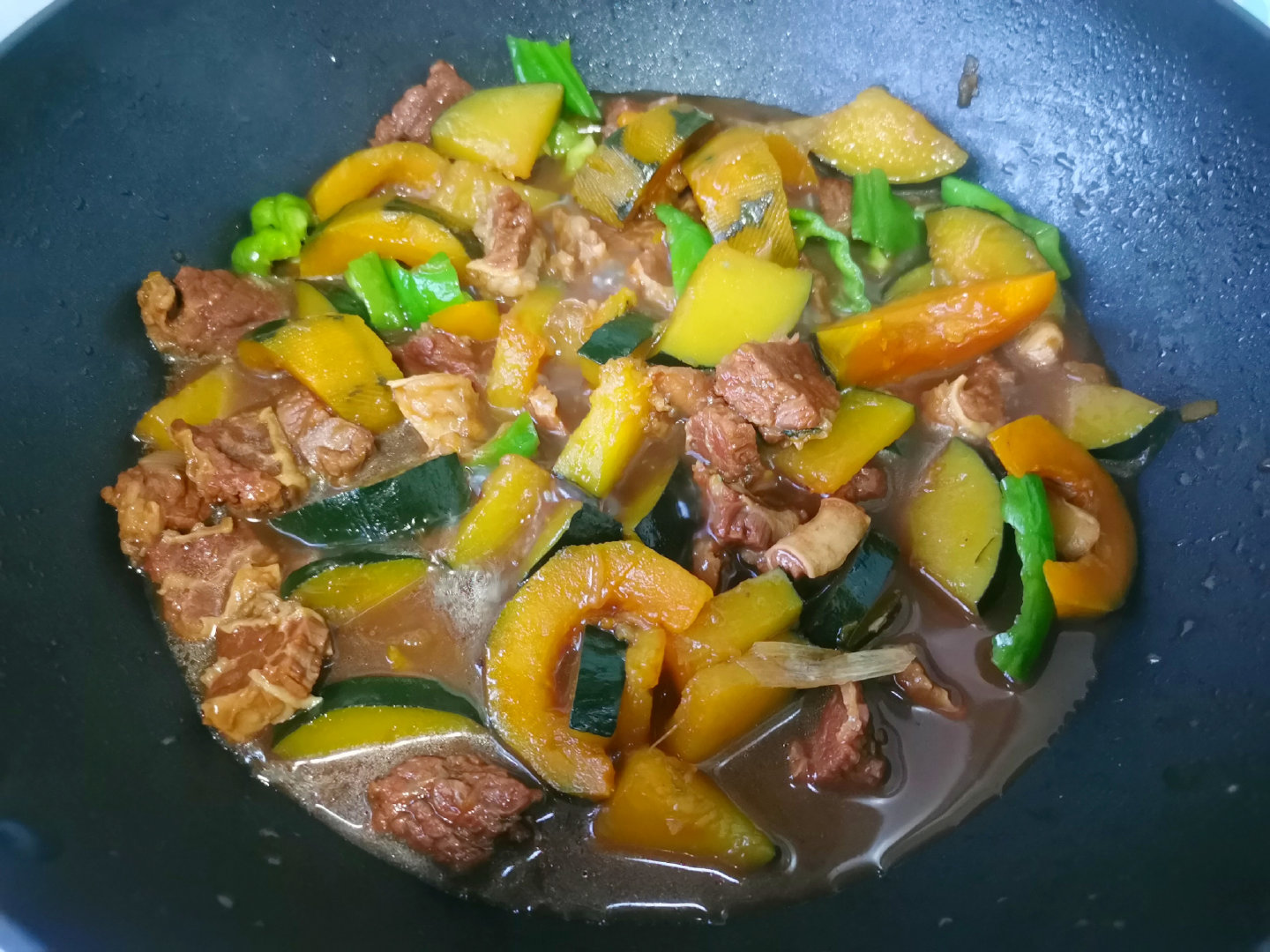 南瓜不熬粥不做饼用来炖牛肉低脂低热量营养翻倍