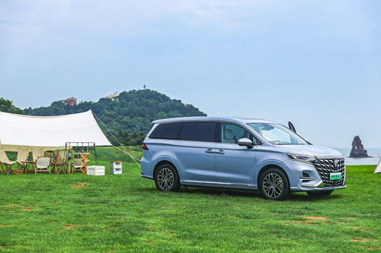 纯电动MPV对决，荣威iMAX8 EV对比岚图梦想家纯电版