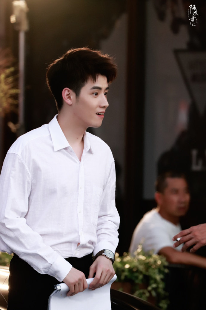 任豪最新饭拍 白色衬衫,帅气清爽