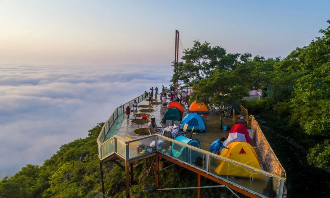 露营看晚星,相约春天里