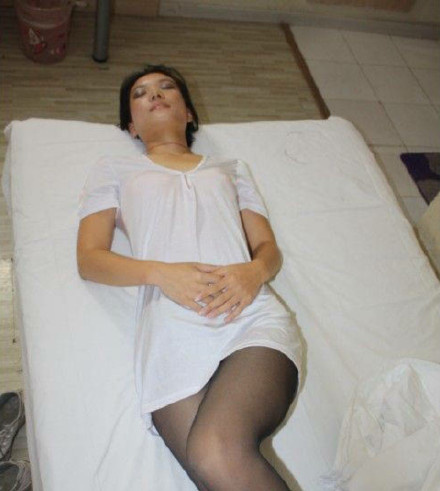 一位网友把喝醉的女朋友带到宾馆